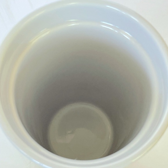 Starbucks Travel Mug Glossy White EUC 11oz - Picture 11 of 13